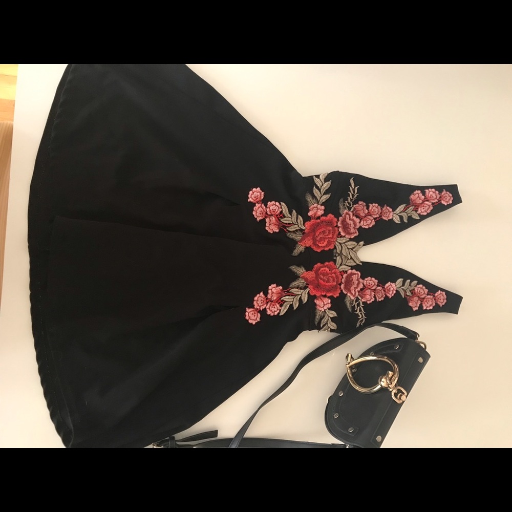Stelly boutique embroidered dress SMALL